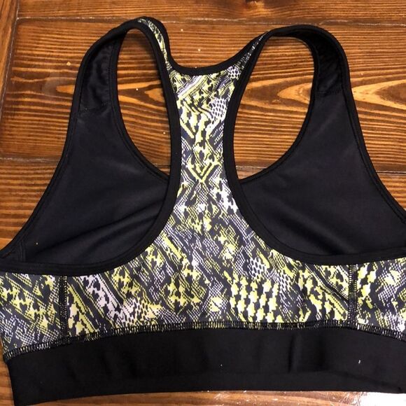 Adidas Techfit Sports Bra Size Small, Like New! - Picture 4 of 5